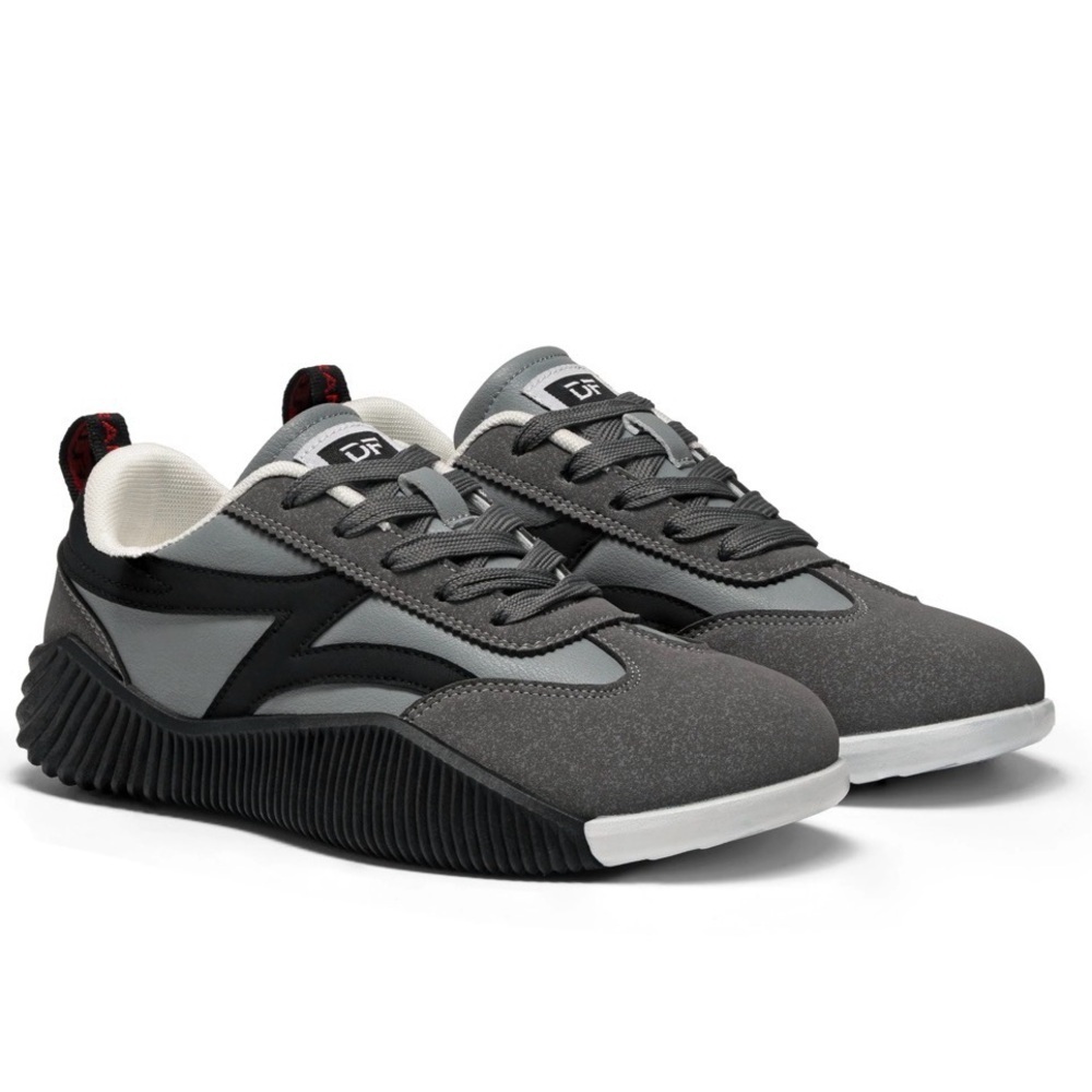 NWT De Florance DF Cloudea Sneakers Vintage Black Grey Blue size 9.5